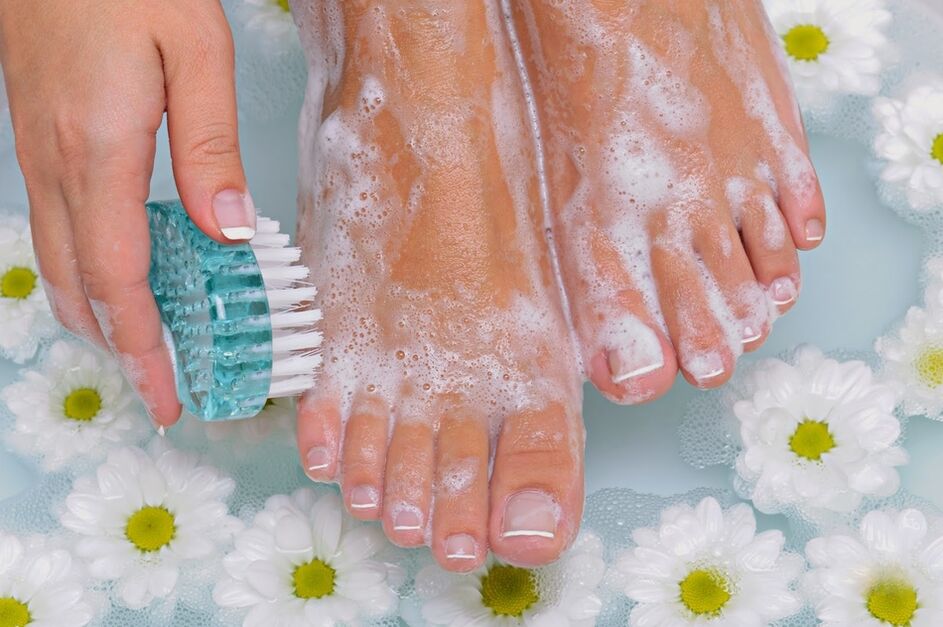A hixiene regular dos pés é unha excelente prevención contra as infeccións por fungos. 